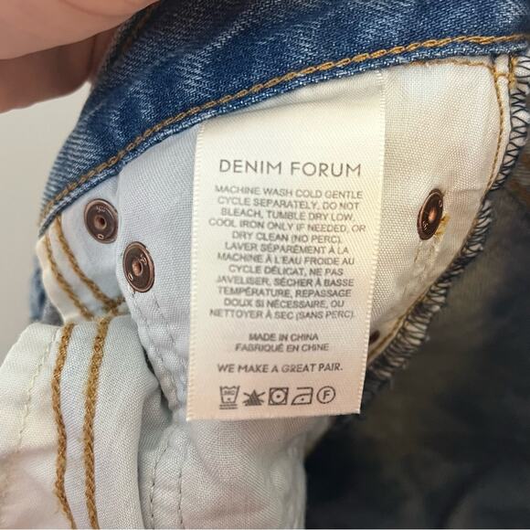 Aritzia DENIM FORUM The BF High Rise Loose Jeans Light Wash Distressed Size 23 - Picture 9 of 10